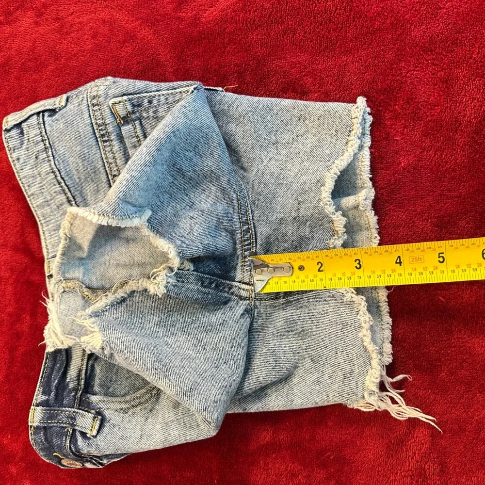 Justice Girls Distressed Denim Shorts Light Wash Frayed Hem Size 8 605830‎